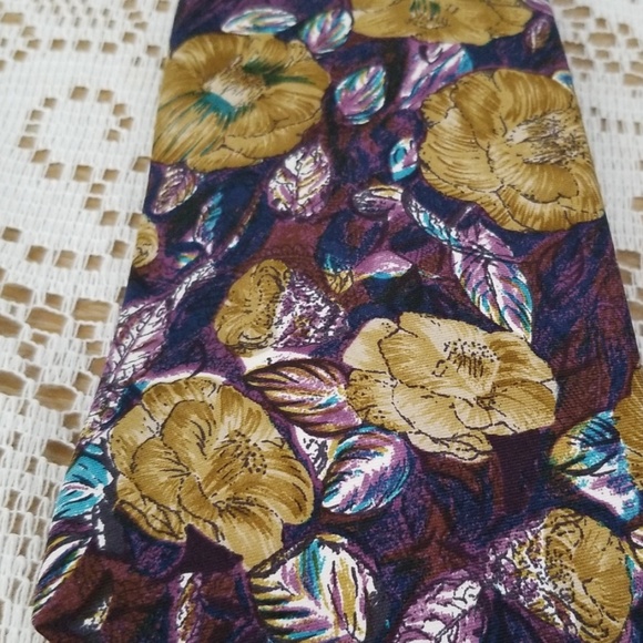 3/$24, 100% Floral Silk Tie by J.T.Beckett - Picture 2 of 4